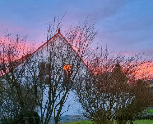 Rosengarten Ferienhaus im herbstlichen Sonnenuntergang